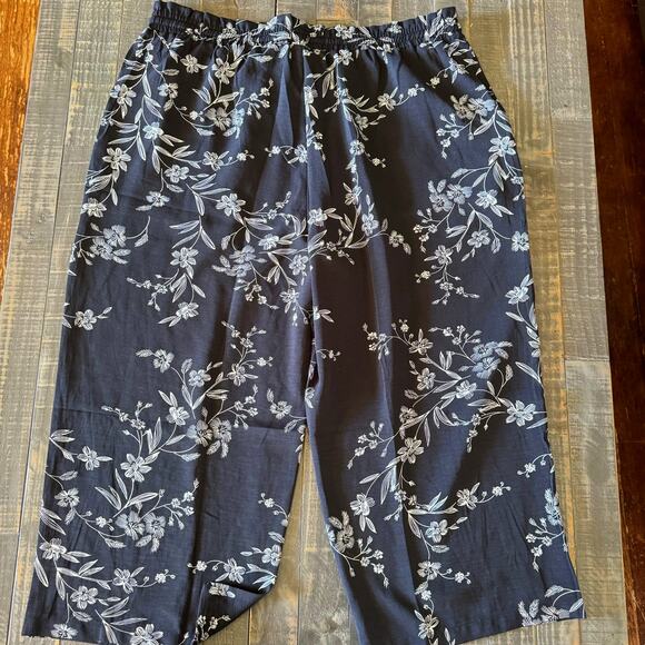 Womens Capri Black Floral Pants High Waisted Wide Leg with Pockets Size 2XL - Picture 1 of 5